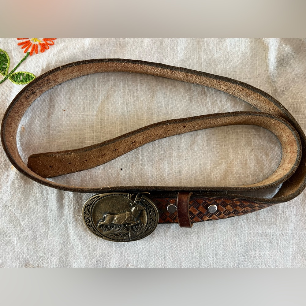 Vintage First Edition leather belt w/solid brass buckle running deer #895